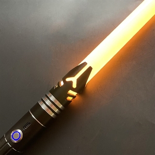 Lyssværd med farverige lys- og lydeffekter - Genopladeligt - Sort håndtag - 20 lyseffekter