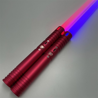 Star Wars lasersværd med 20 lysfarver og lydeffekter – Genopladelige – 2 stk. med rødt håndtag