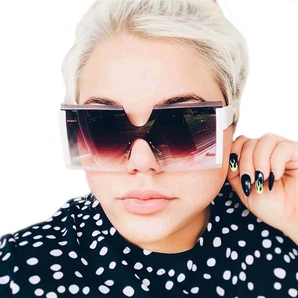 Modesolbrille - Oversize firkantet rammefri