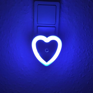 LED natlampe med lyssensor blå