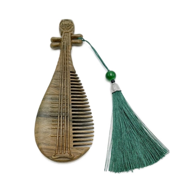 Orientalsk trækam med grøn kvast