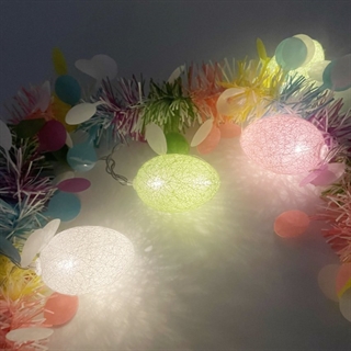 Påske LED-lyskæde med farverige æg og pynt – batteridrevet – 2 m 10 LED