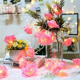 LED lyskæde med lyserøde roser