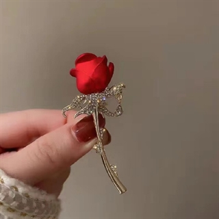 Rose-broche med zirkoner