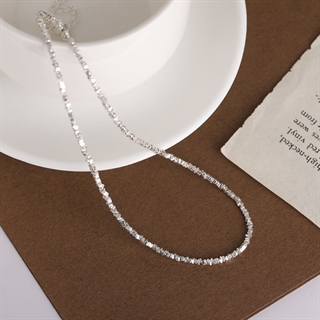 S925 sterling sølv halskæde med elegant design