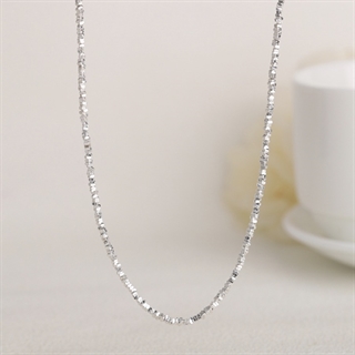 S925 sterling sølv halskæde med elegant design