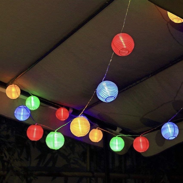 Solcelle lyskæde med lanterner - 6,5 m med 30 lanterner - Flerfarvet