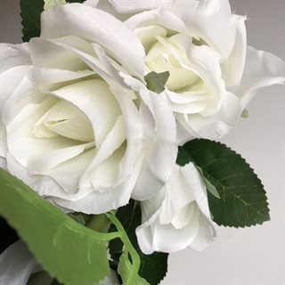 Solcellelampe med hvide roser og grønne blade 