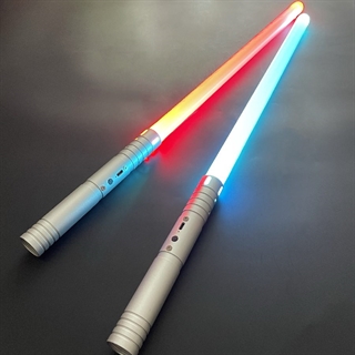 Star Wars lasersværd med 12 lysfarver og lydeffekter - Genopladelige - 2 stk - Sølv håndtag - Mini