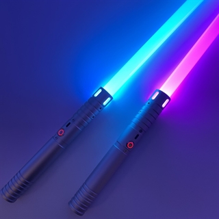 Star Wars lasersværd med 20 lysfarver og lydeffekter - Genopladelige - 2 stk - Sølv