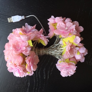 USB-drevet lyskæde med lyserøde blomster -  40 blomster     